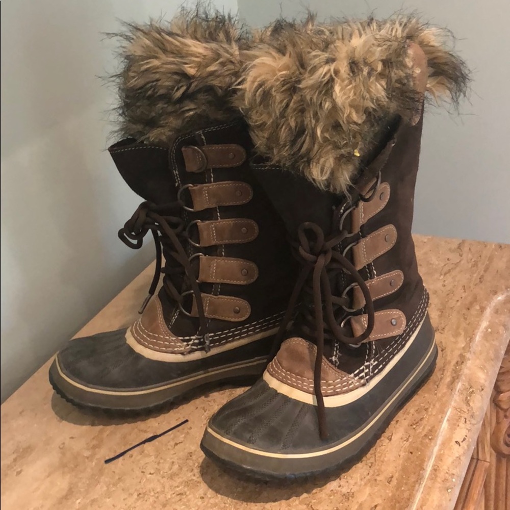 Sorry Joan of Arctic boots, size 6